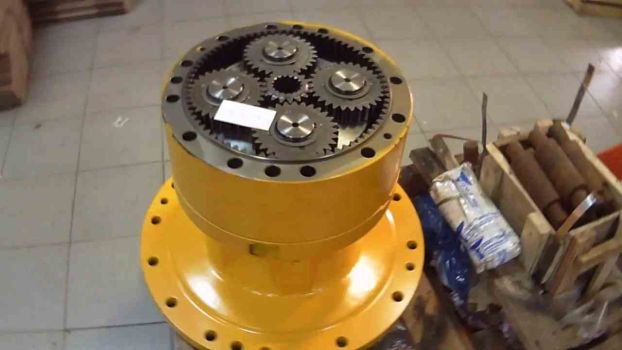 Редуктор поворота платформы с гидромотором Doosan DX225